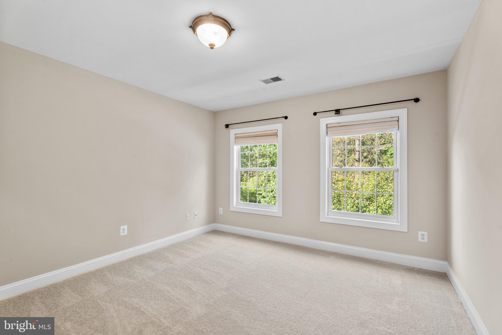 LAKEWOOD MANOR - Residential