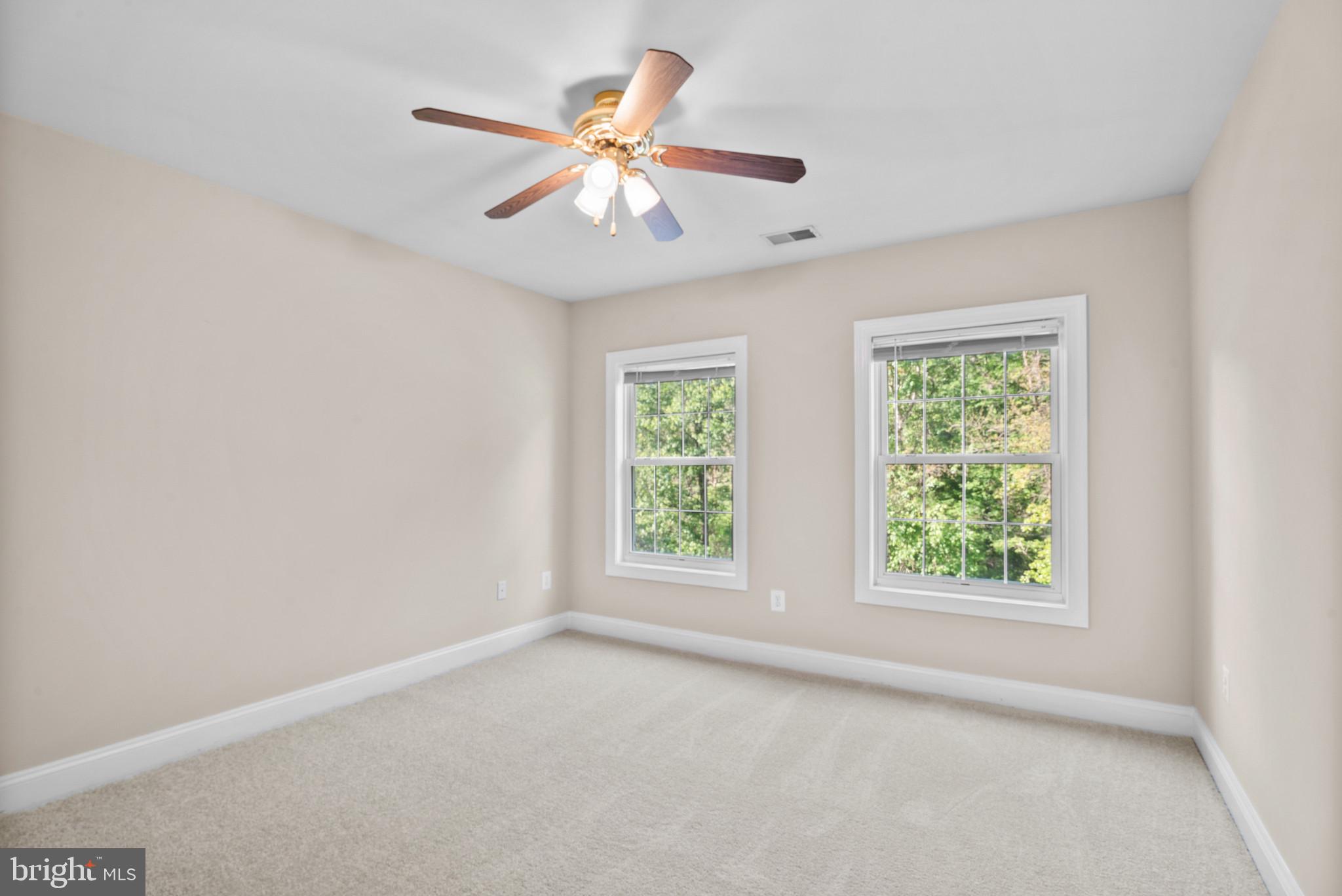 LAKEWOOD MANOR - Residential