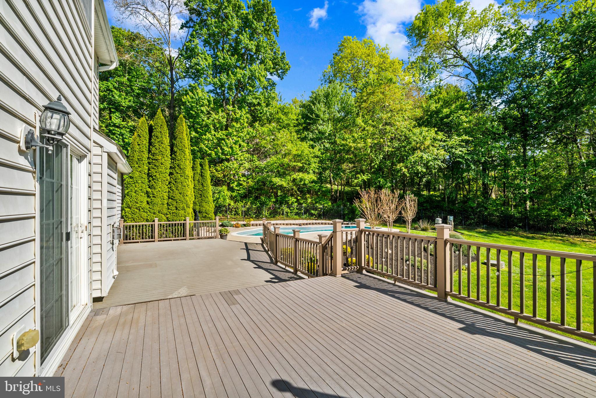 LAKEWOOD MANOR - Residential