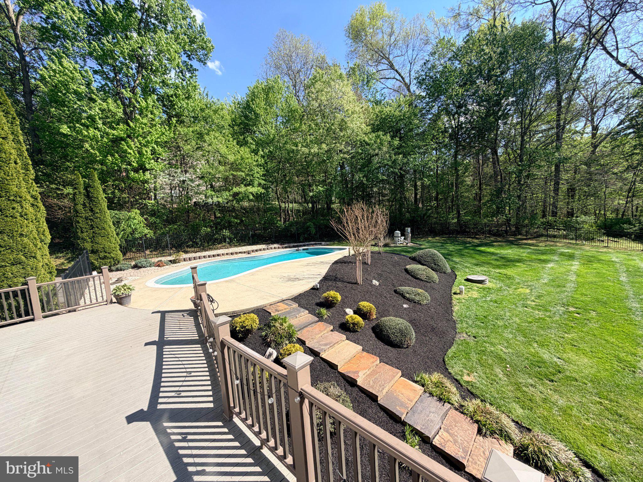 LAKEWOOD MANOR - Residential