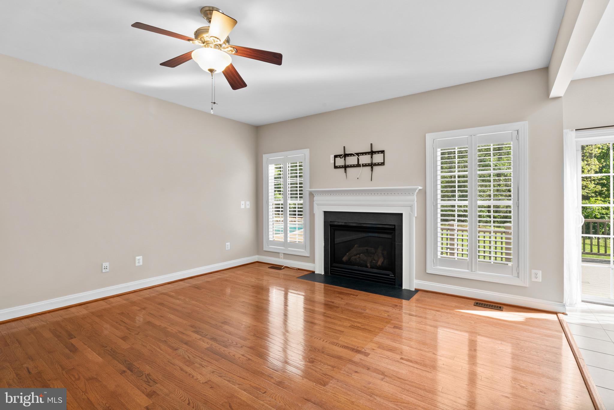 LAKEWOOD MANOR - Residential