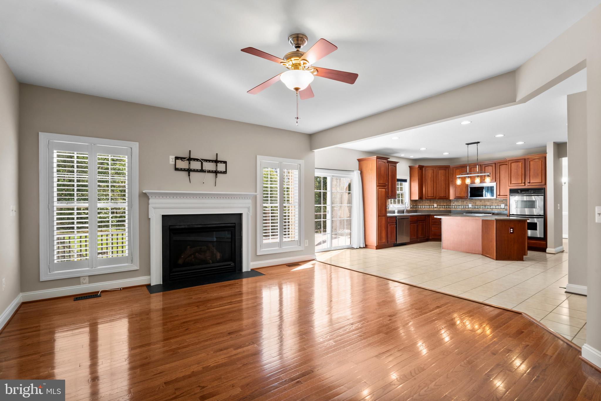LAKEWOOD MANOR - Residential