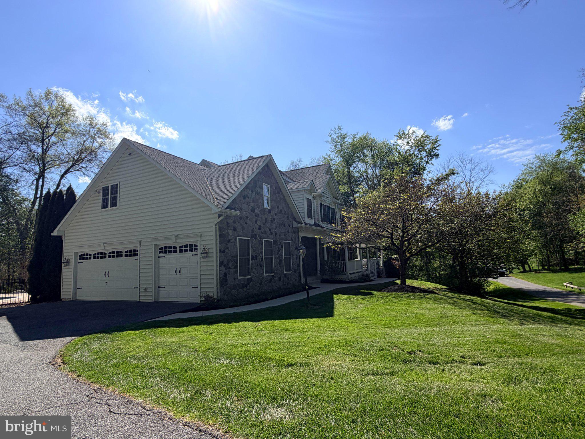 LAKEWOOD MANOR - Residential