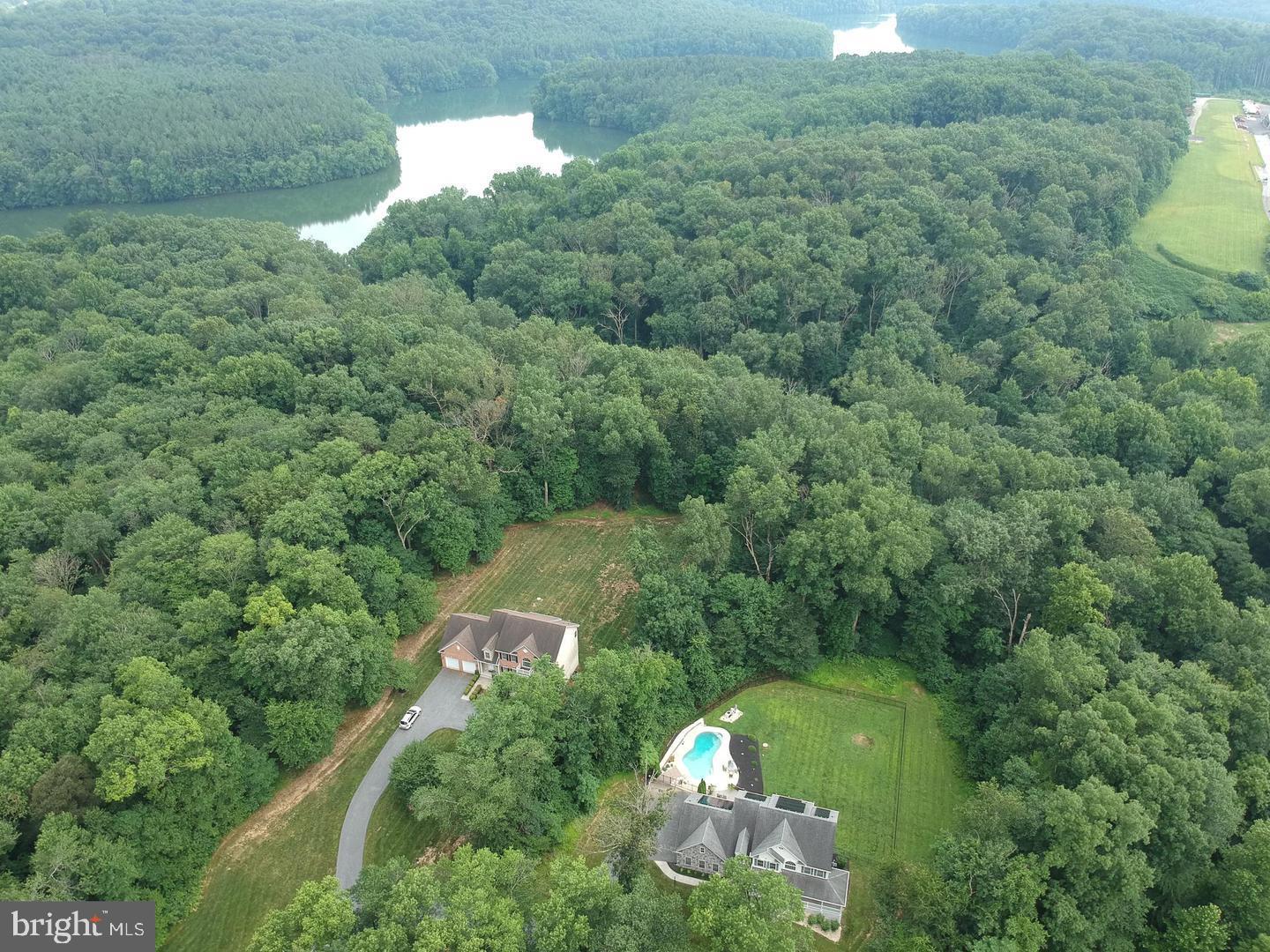 LAKEWOOD MANOR - Residential