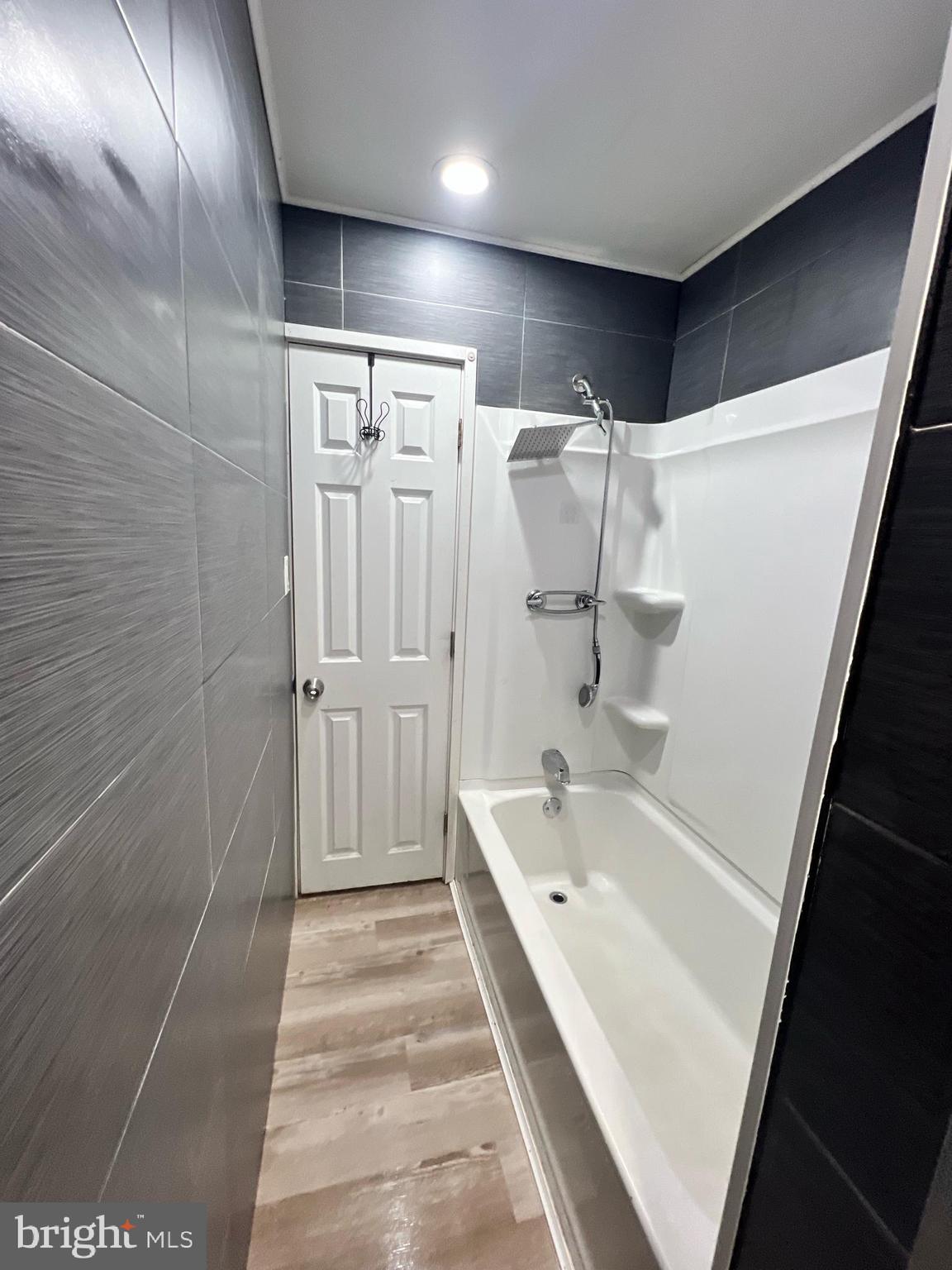 KENSINGTON - Residential Lease