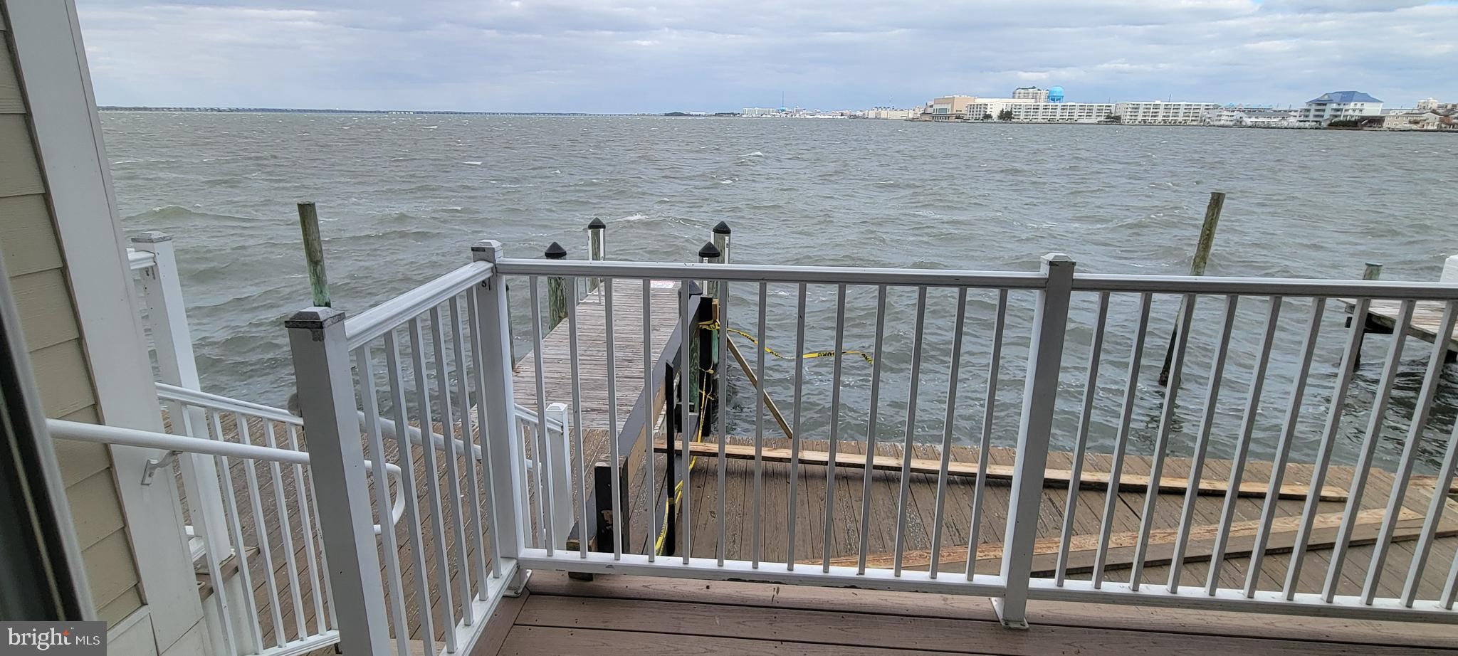 UB-4P2 Wk40 Ocean High CM 32ND STREET EXTENDED