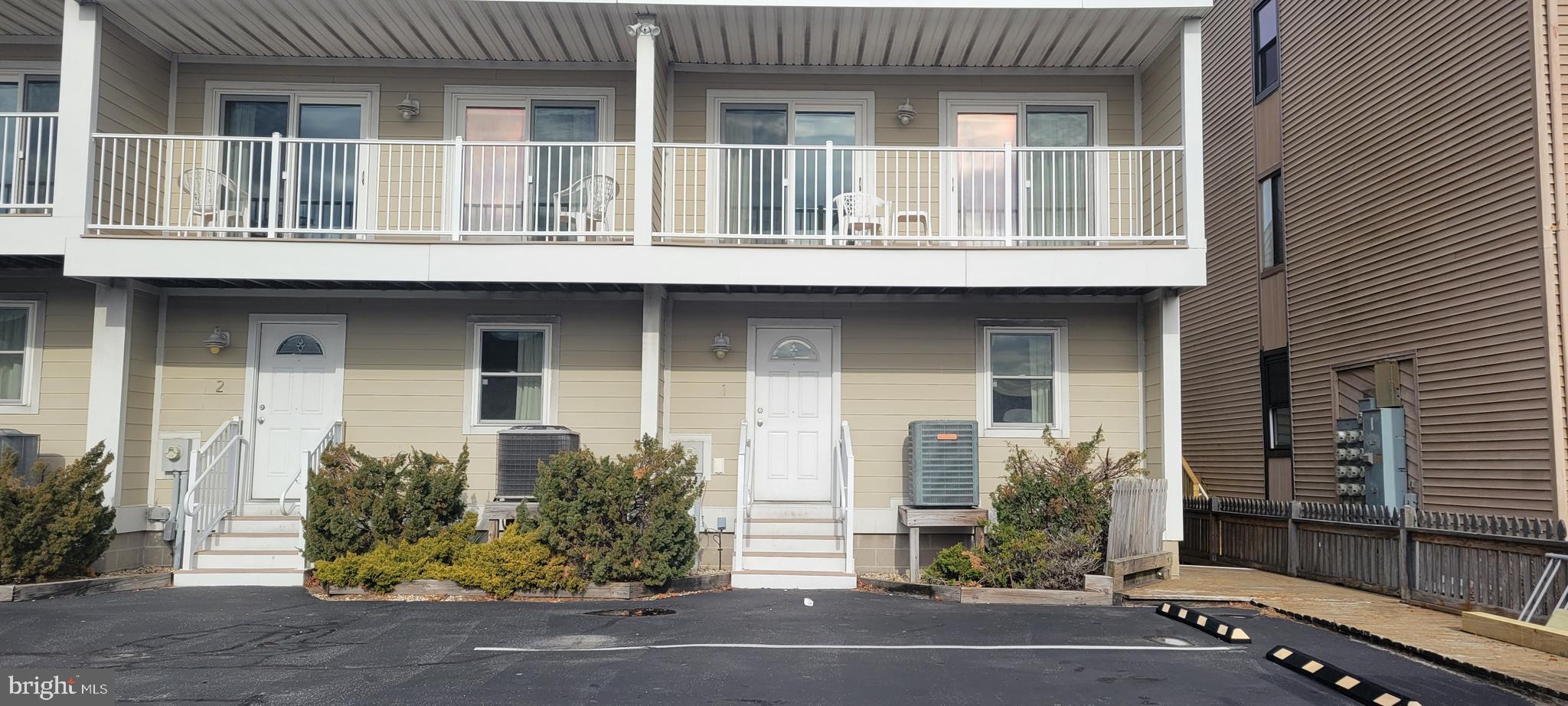 UB-4P2 Wk40 Ocean High CM 32ND STREET EXTENDED