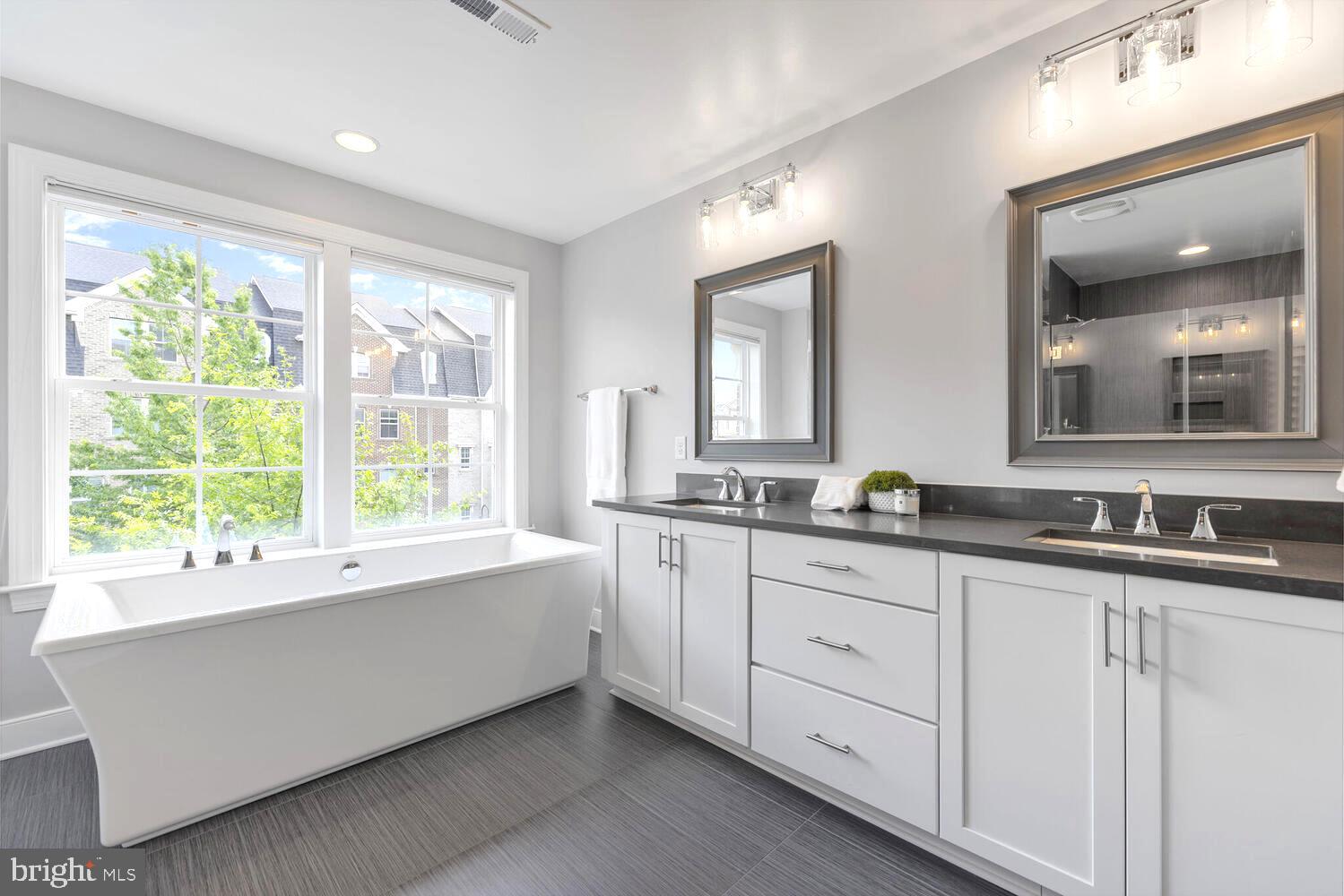 CROWN FARM - Residential