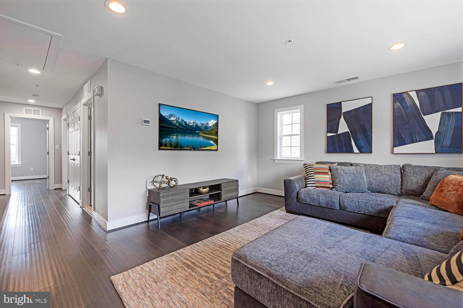 CROWN FARM - Residential