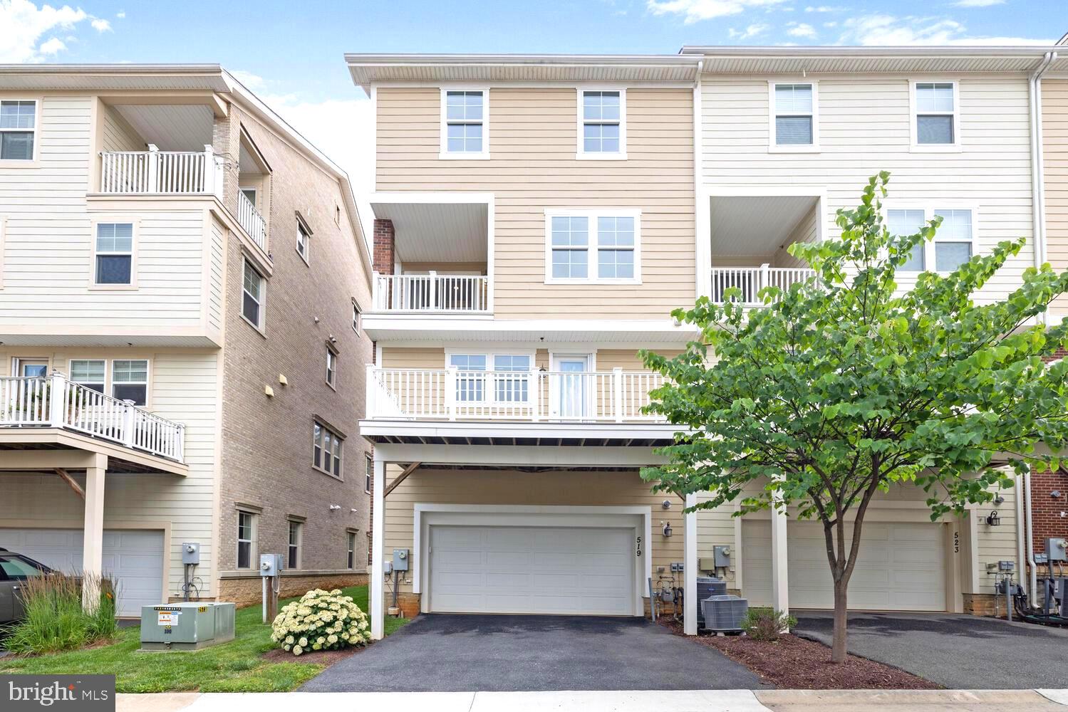 CROWN FARM - Residential