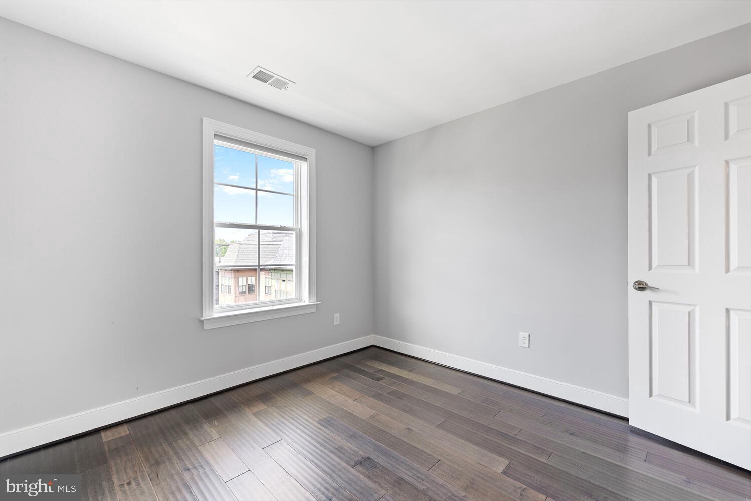 CROWN FARM - Residential