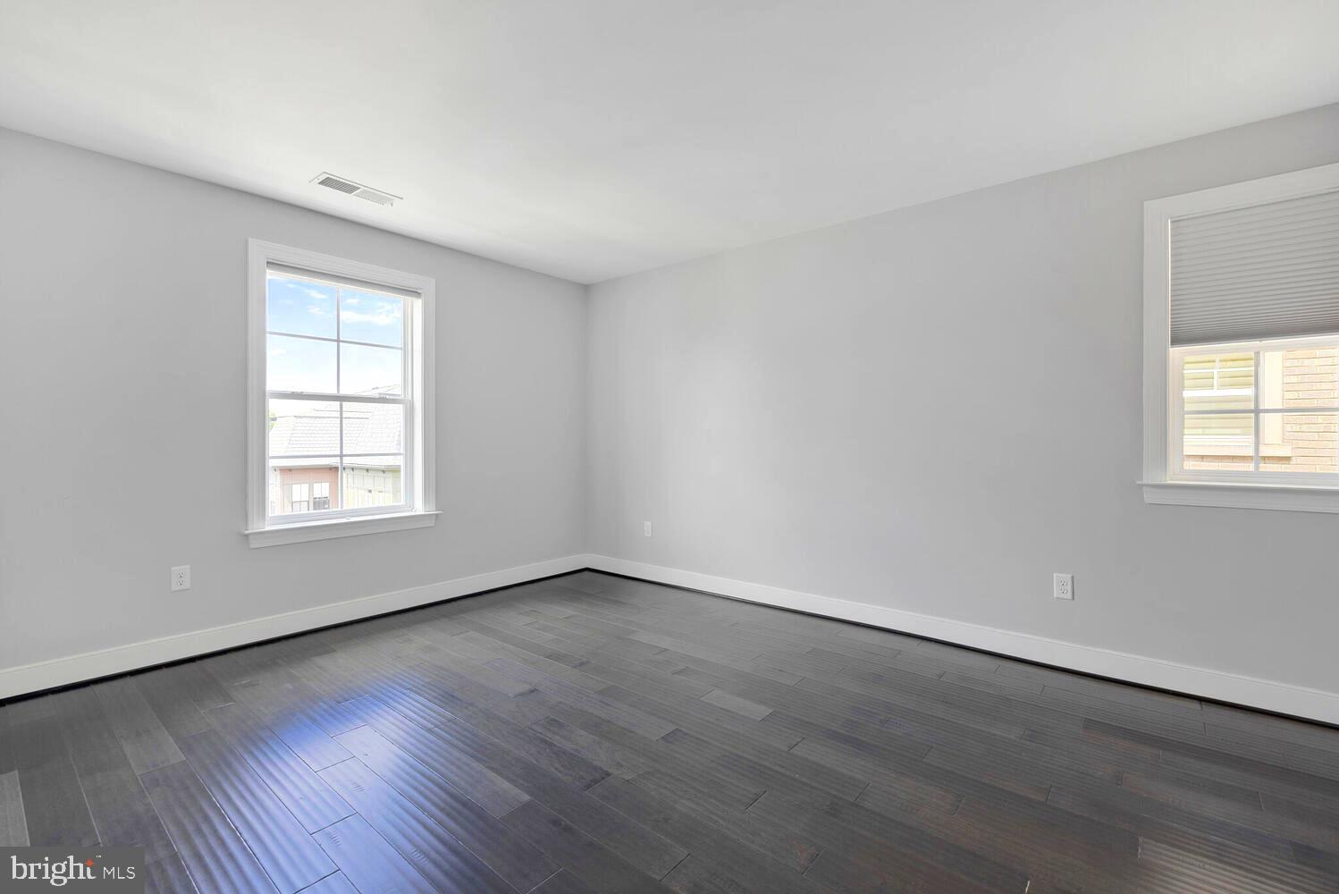 CROWN FARM - Residential