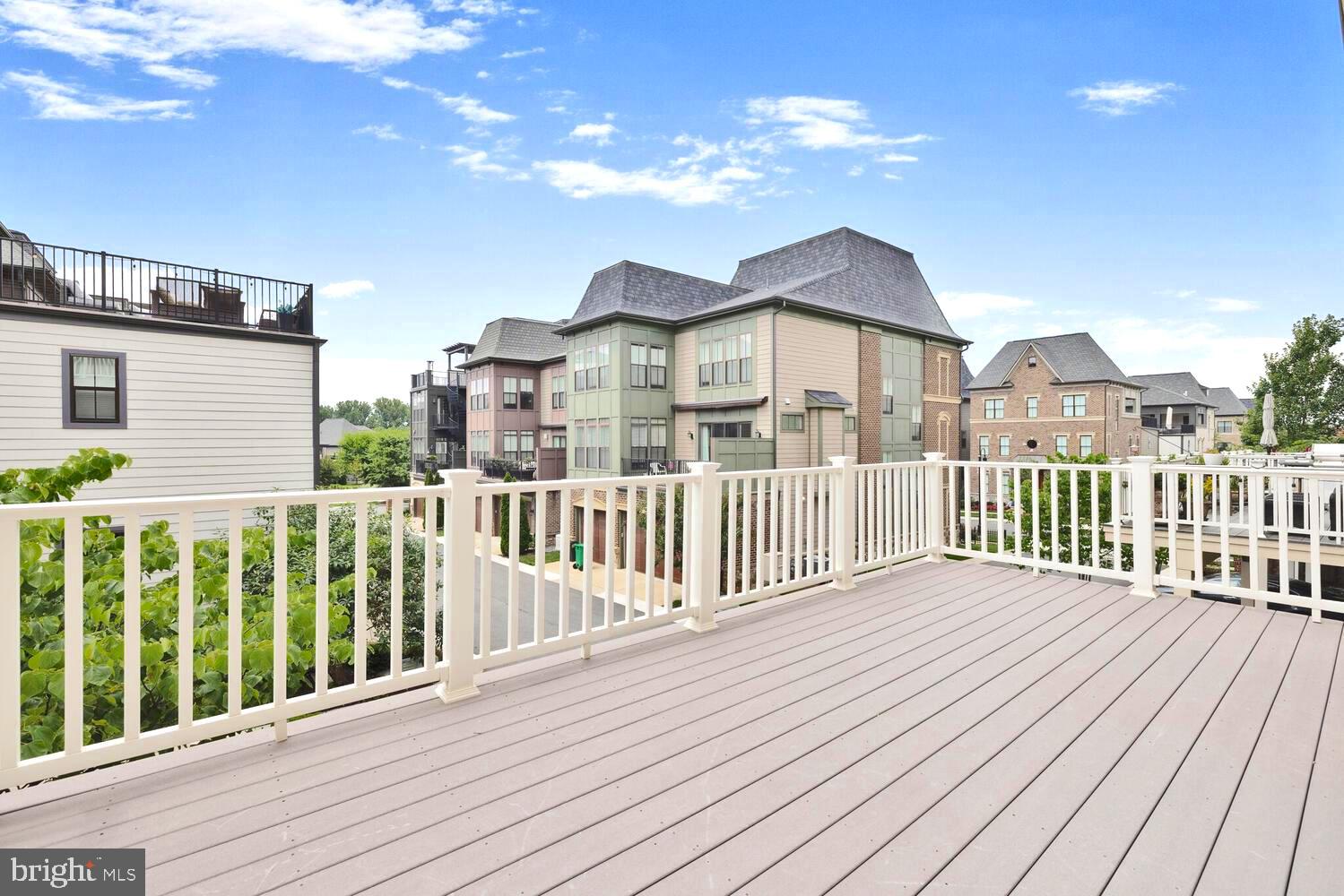 CROWN FARM - Residential