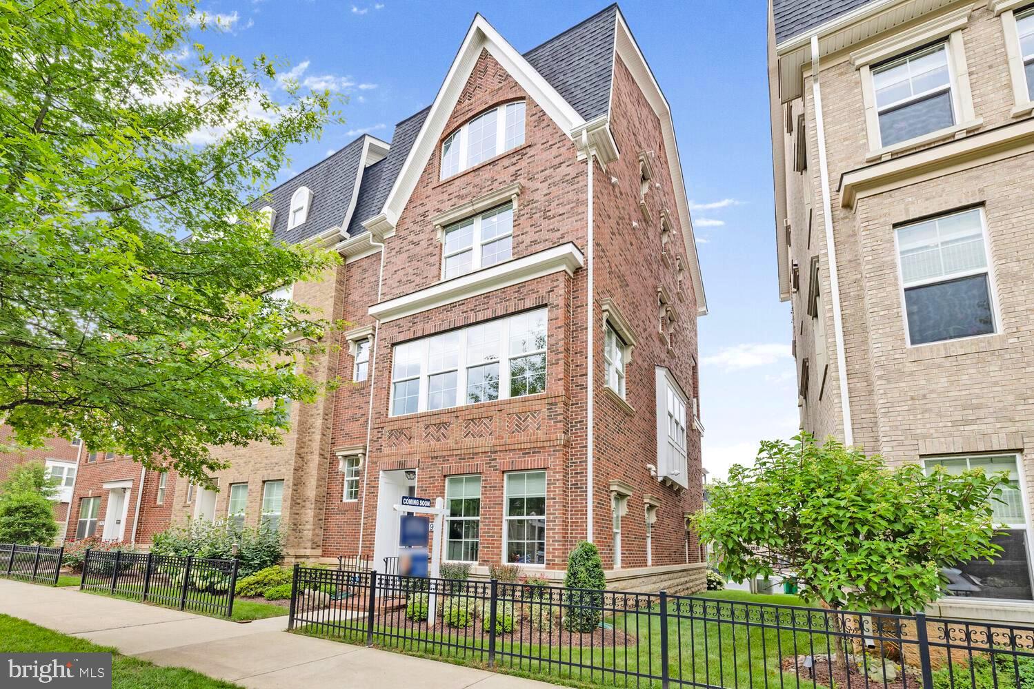 CROWN FARM - Residential