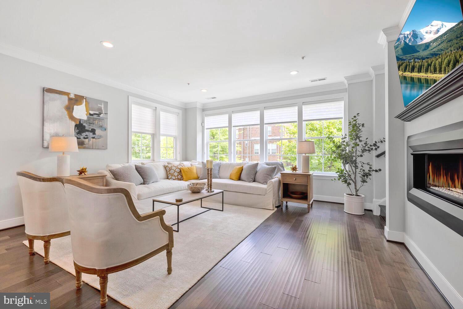 CROWN FARM - Residential