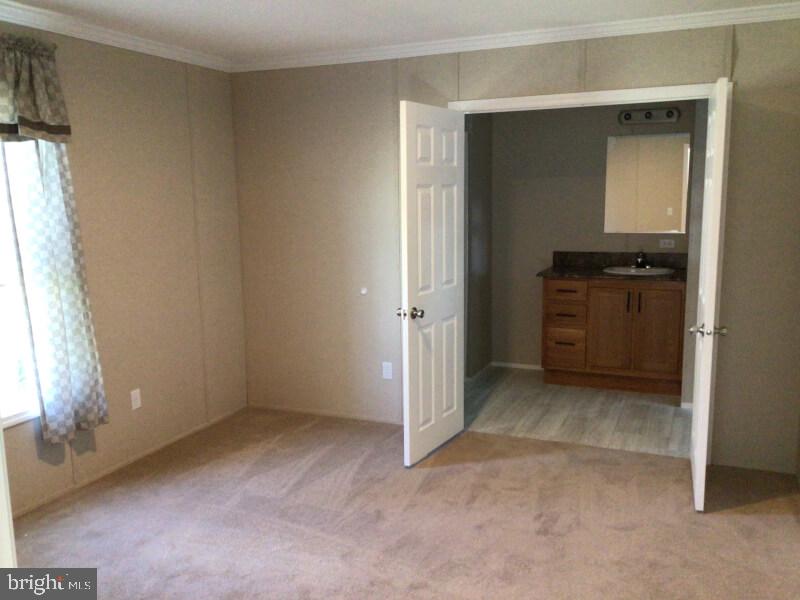 BREEZY ACRES - Residential