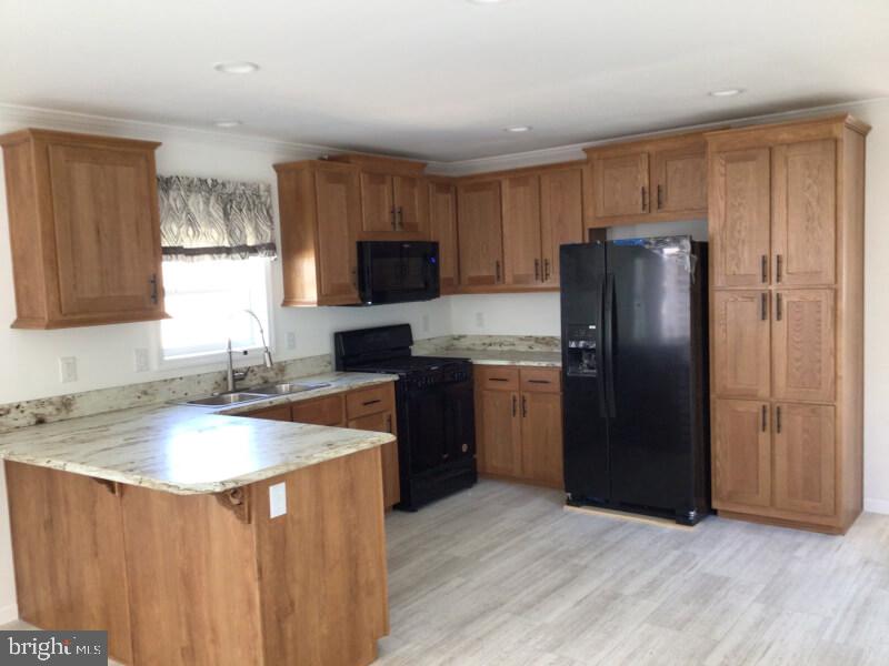 BREEZY ACRES - Residential