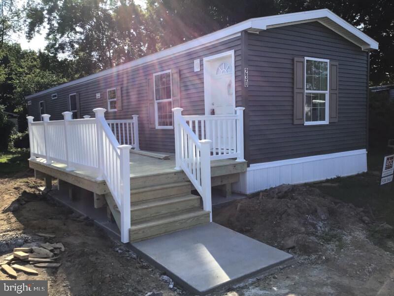 BREEZY ACRES - Residential