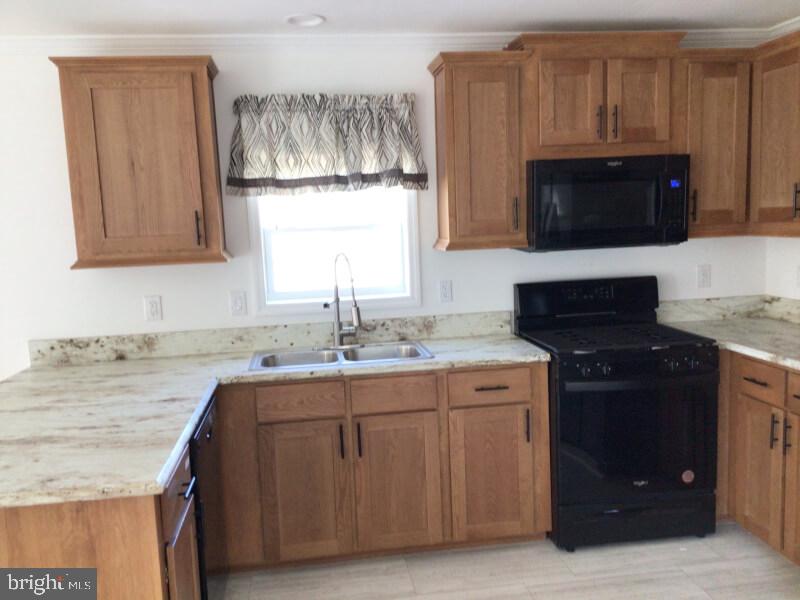 BREEZY ACRES - Residential