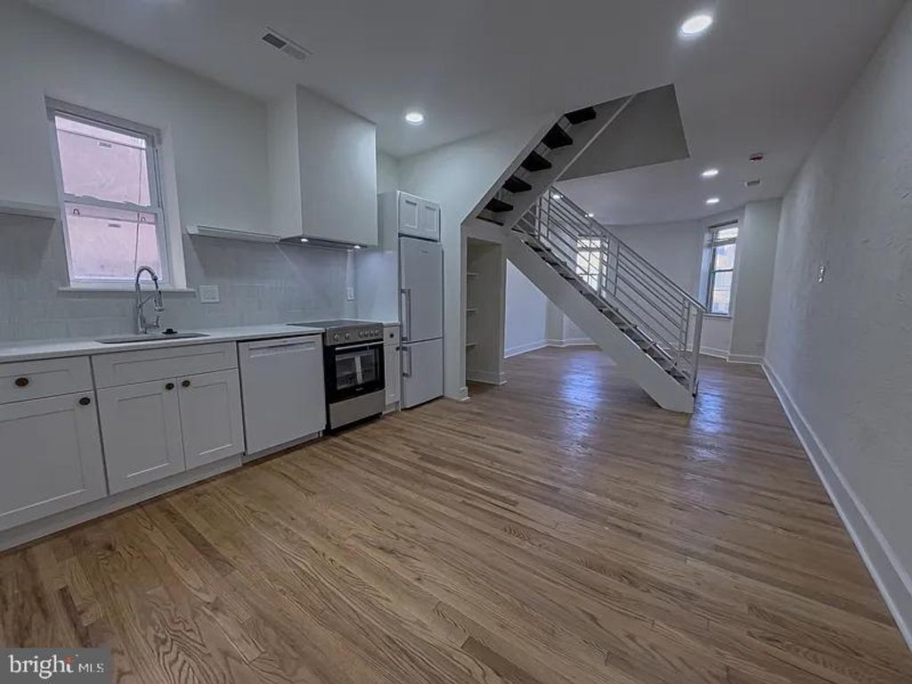 Photo of 2111 Green Street #2R, PHILADELPHIA, PA 19130 (MLS # PAPH2581588)