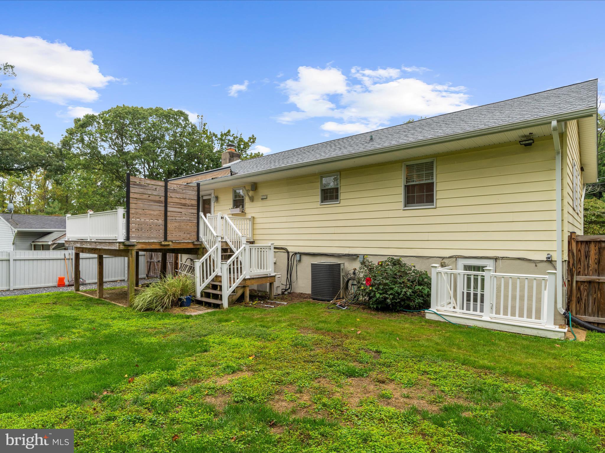 1091 LINDEN TREE DRIVE