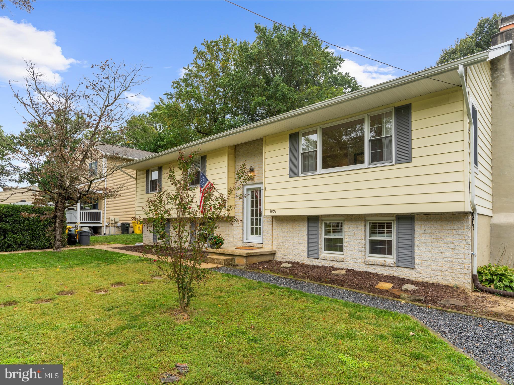 1091 LINDEN TREE DRIVE