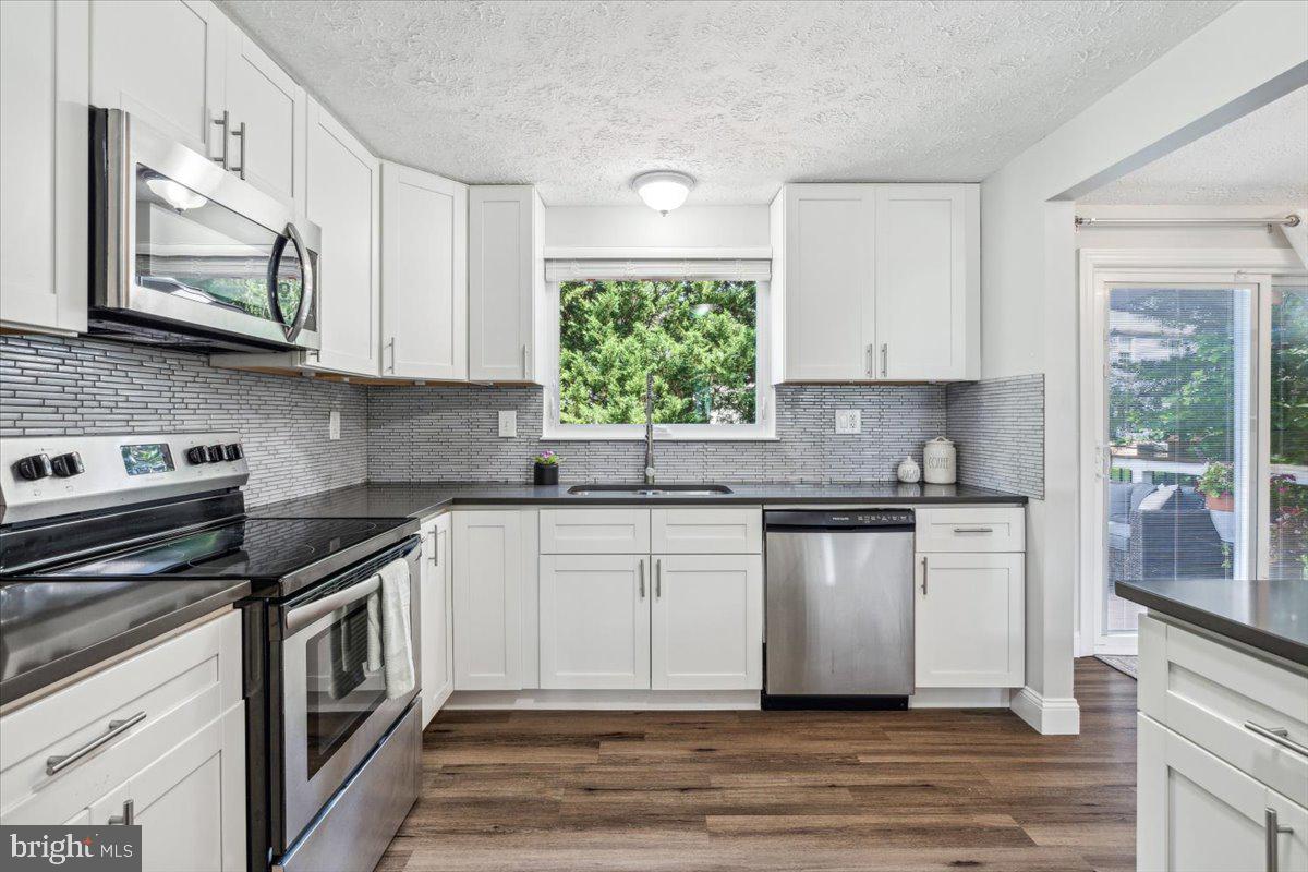 FOUNTAIN ROCK MANOR - Residential