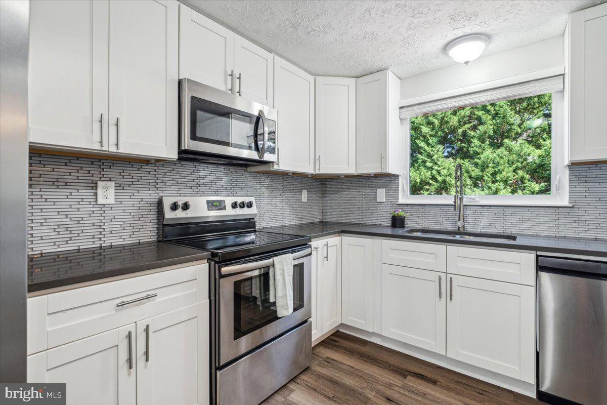 FOUNTAIN ROCK MANOR - Residential