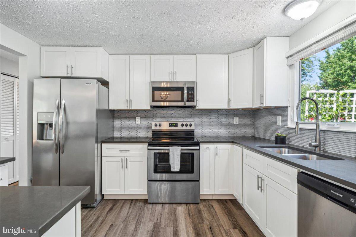 FOUNTAIN ROCK MANOR - Residential