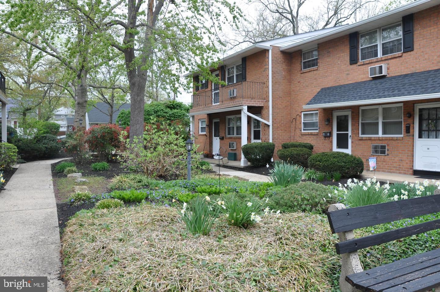 340 WOODLAWN TERRACE B1