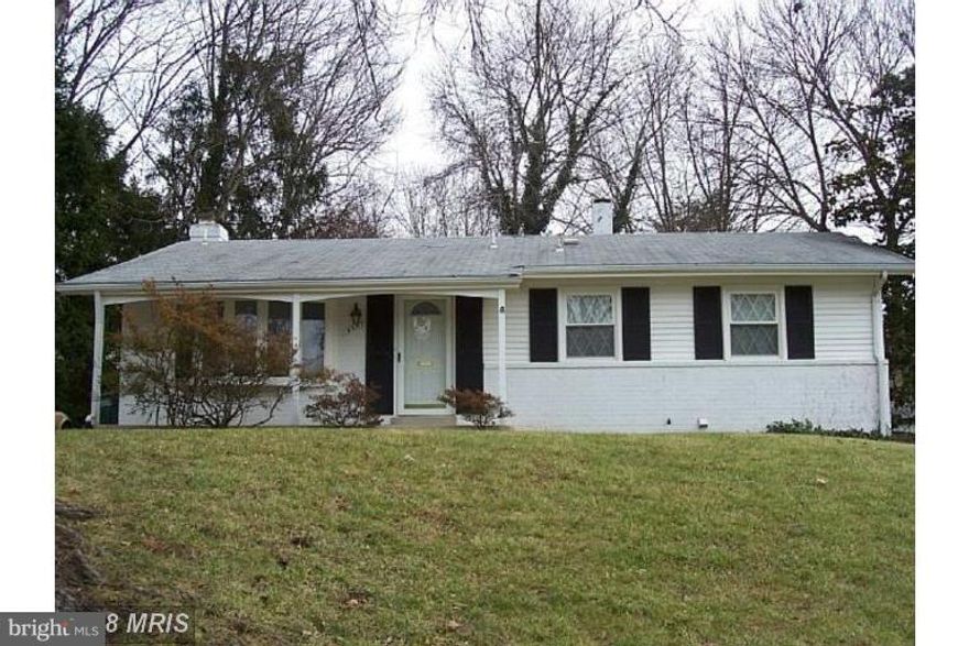 Quiet corner lot Rambler with 4 BR 2 FB and wood burning Fire place in Fairfax County.  Freshly painted New Carpet!