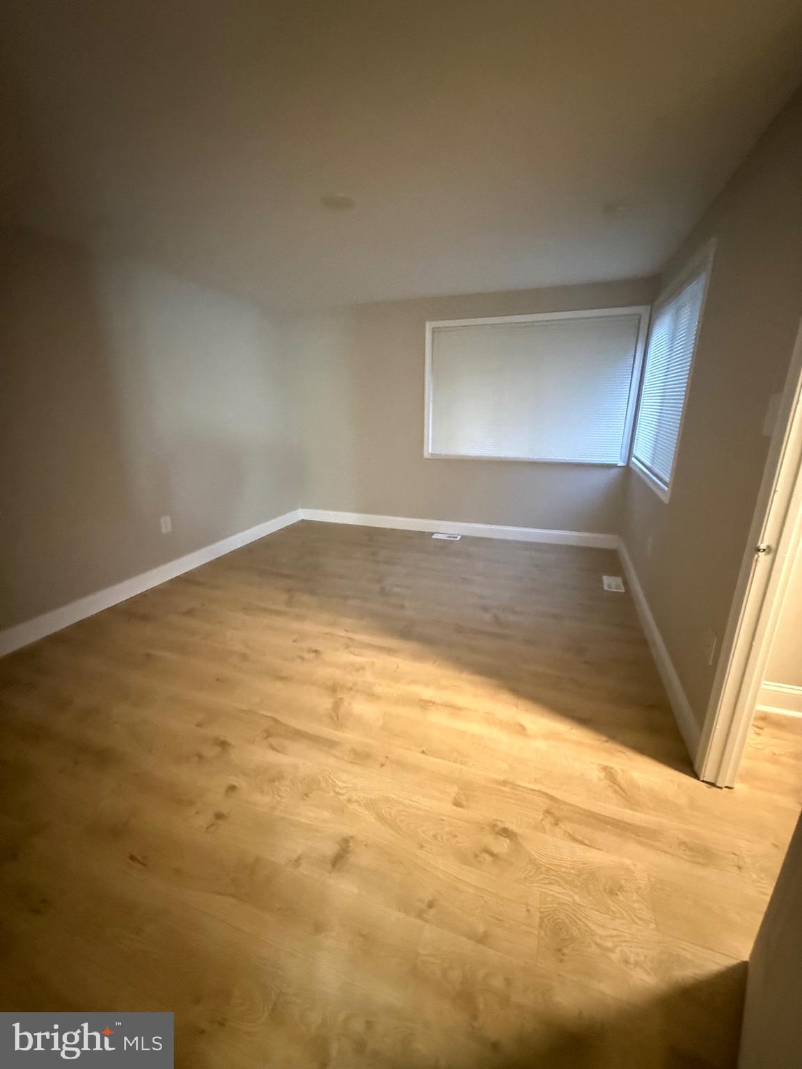 OAKLAND MILLS - Residential Lease