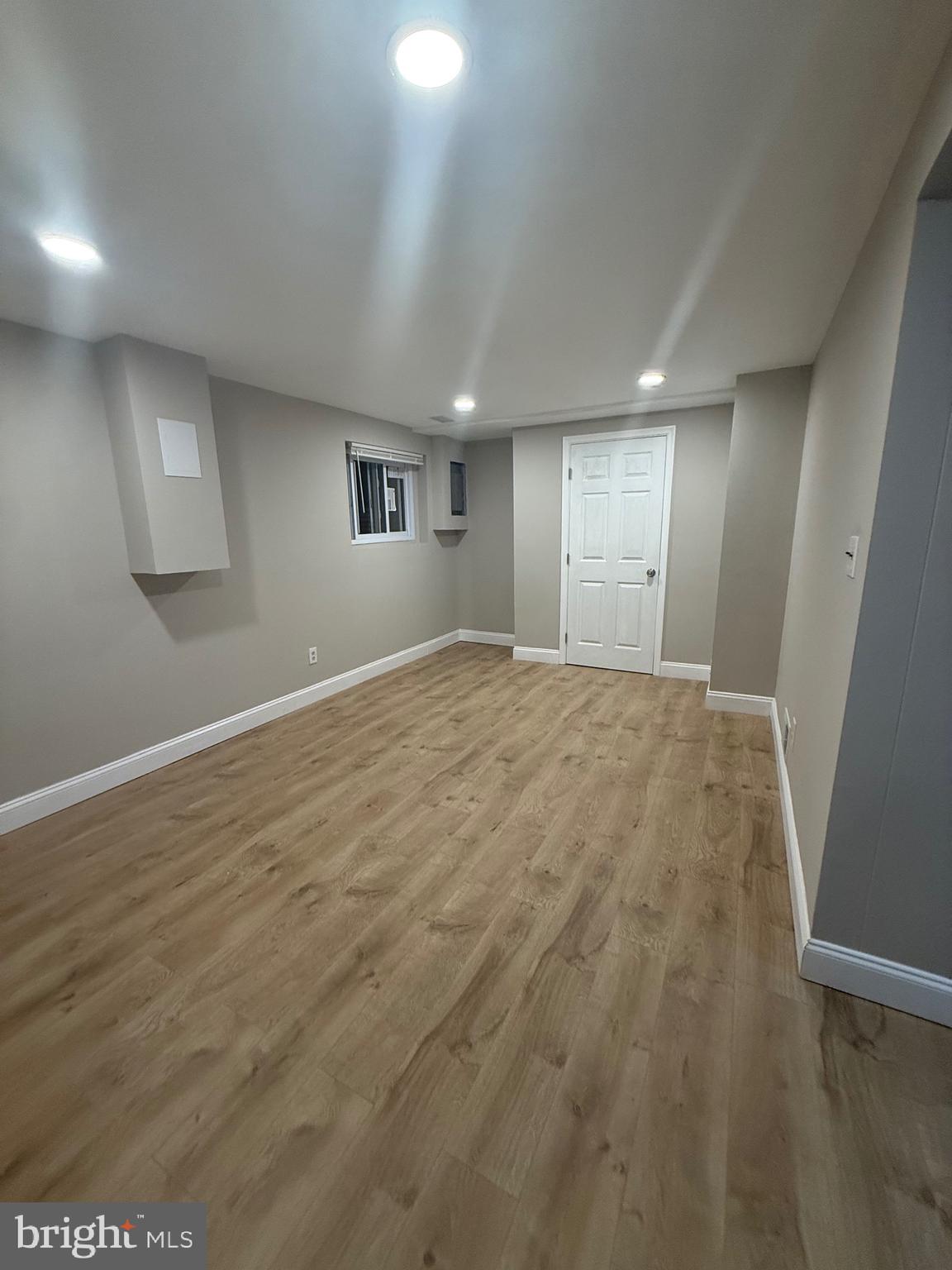 OAKLAND MILLS - Residential Lease