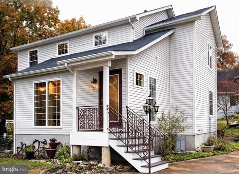 Homes For Sale - 3918 Oakdale Circle<br/> TRIANGLE, VA 22172