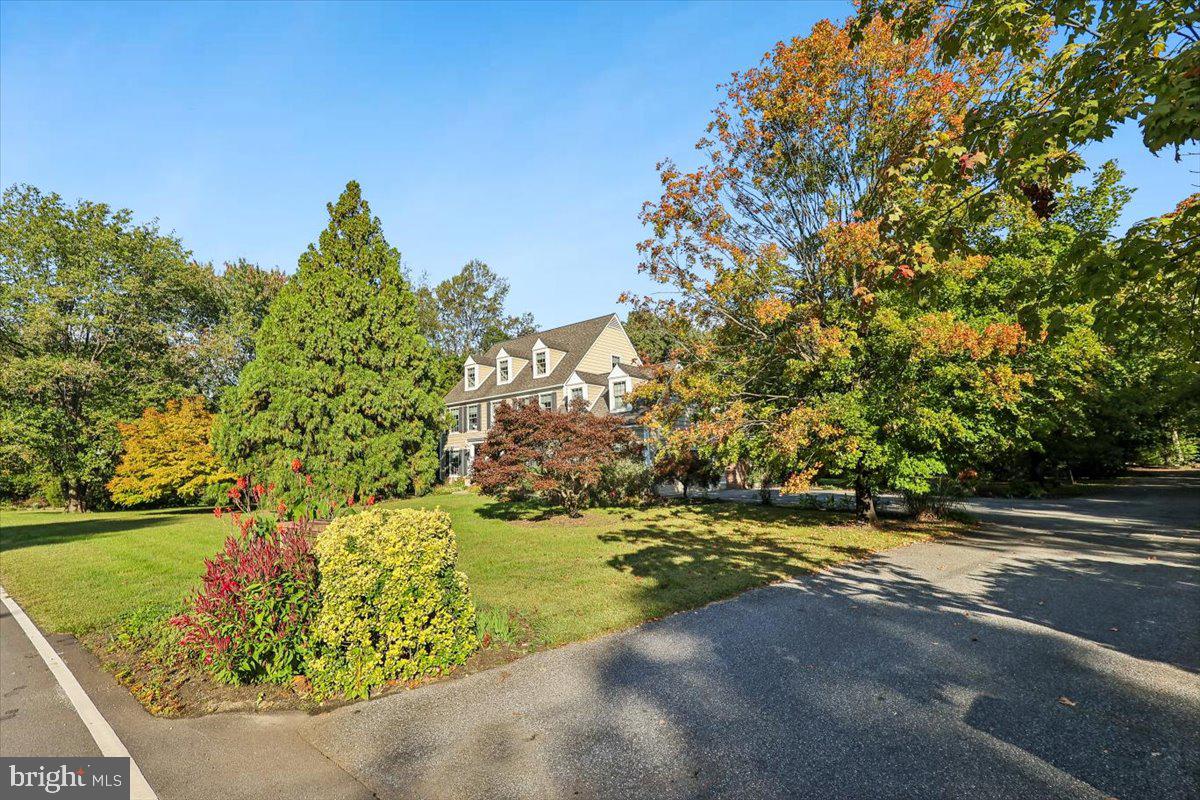 260 W PASADENA ROAD
