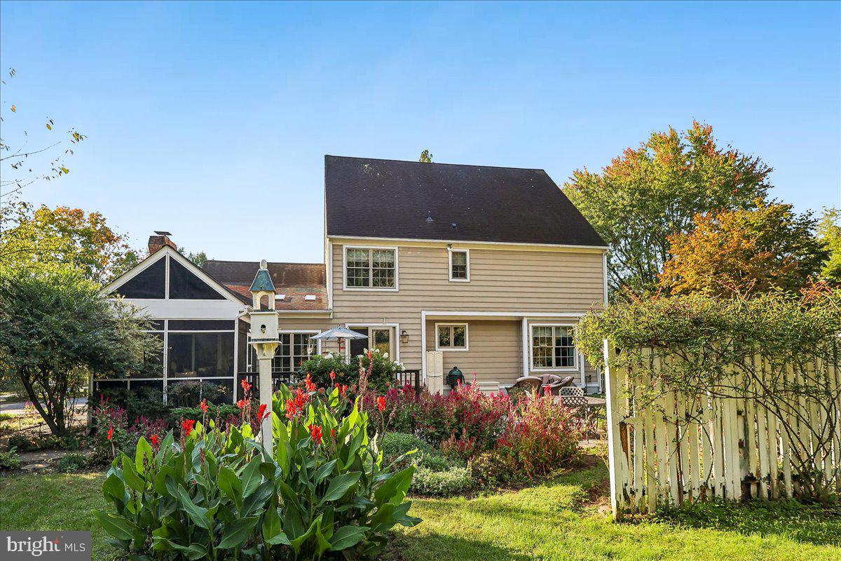 260 W PASADENA ROAD