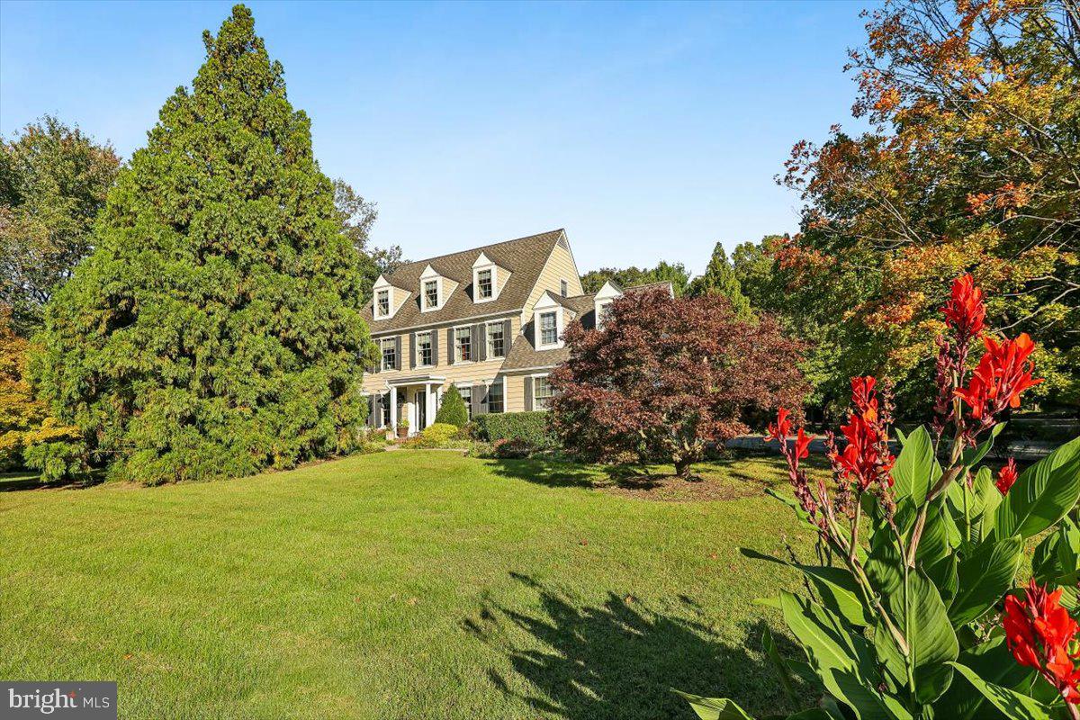 260 W PASADENA ROAD