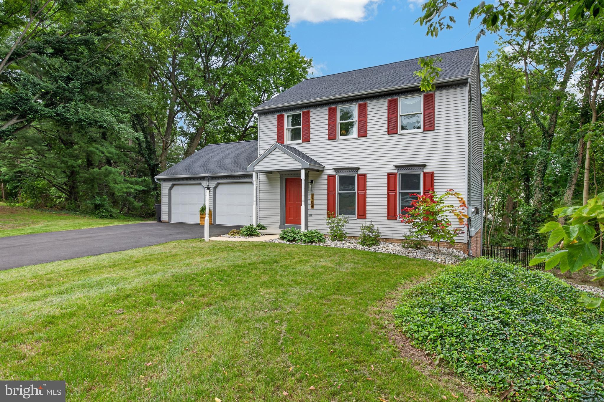 1704 DRUMMERS LANE