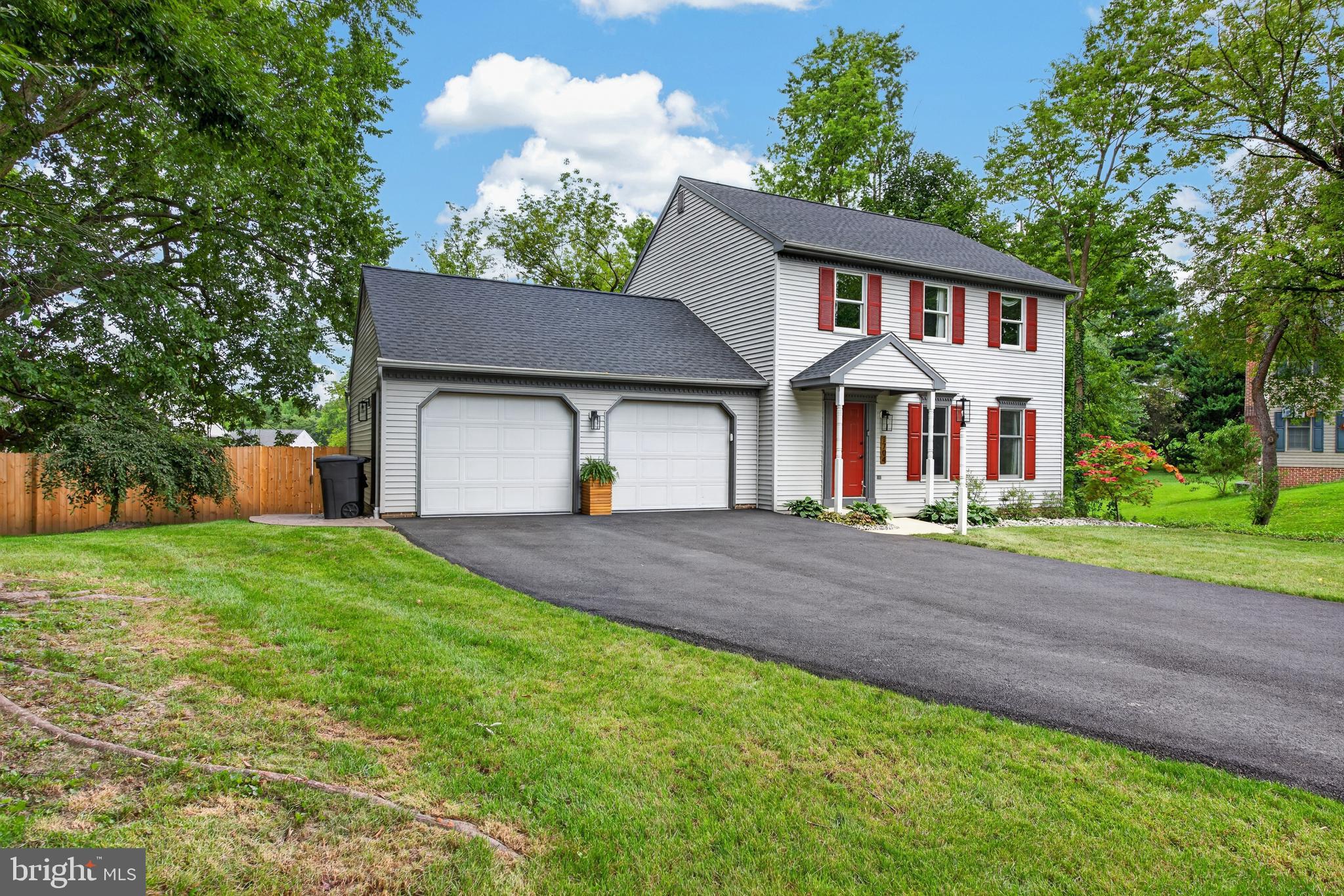 1704 DRUMMERS LANE