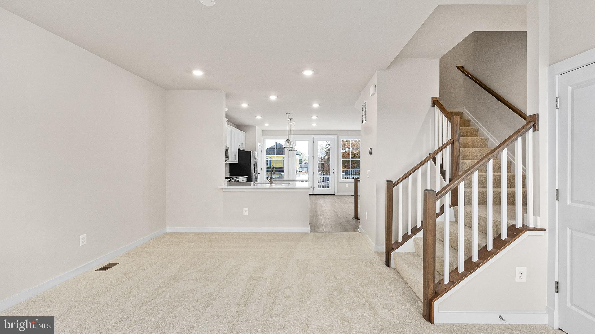 MARY'S LANDING - Residential