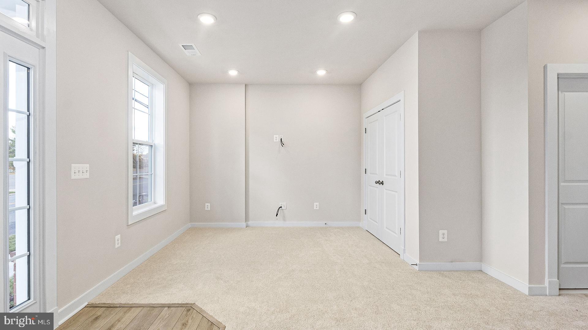 MARY'S LANDING - Residential