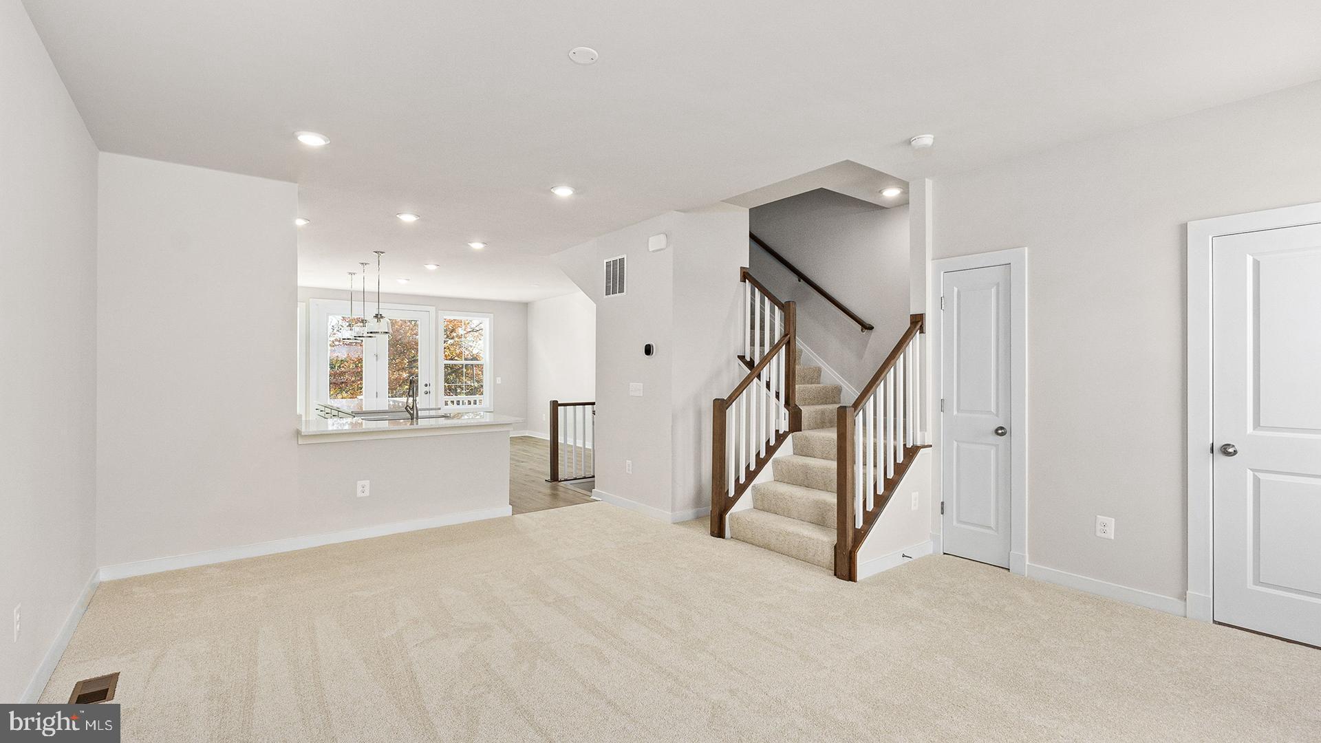 MARY'S LANDING - Residential