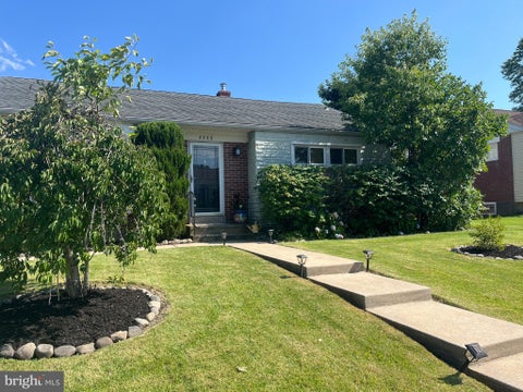 Homes For Sale - 2240 Theresa Avenue<br/> Delaware County, MORTON, PA 19070