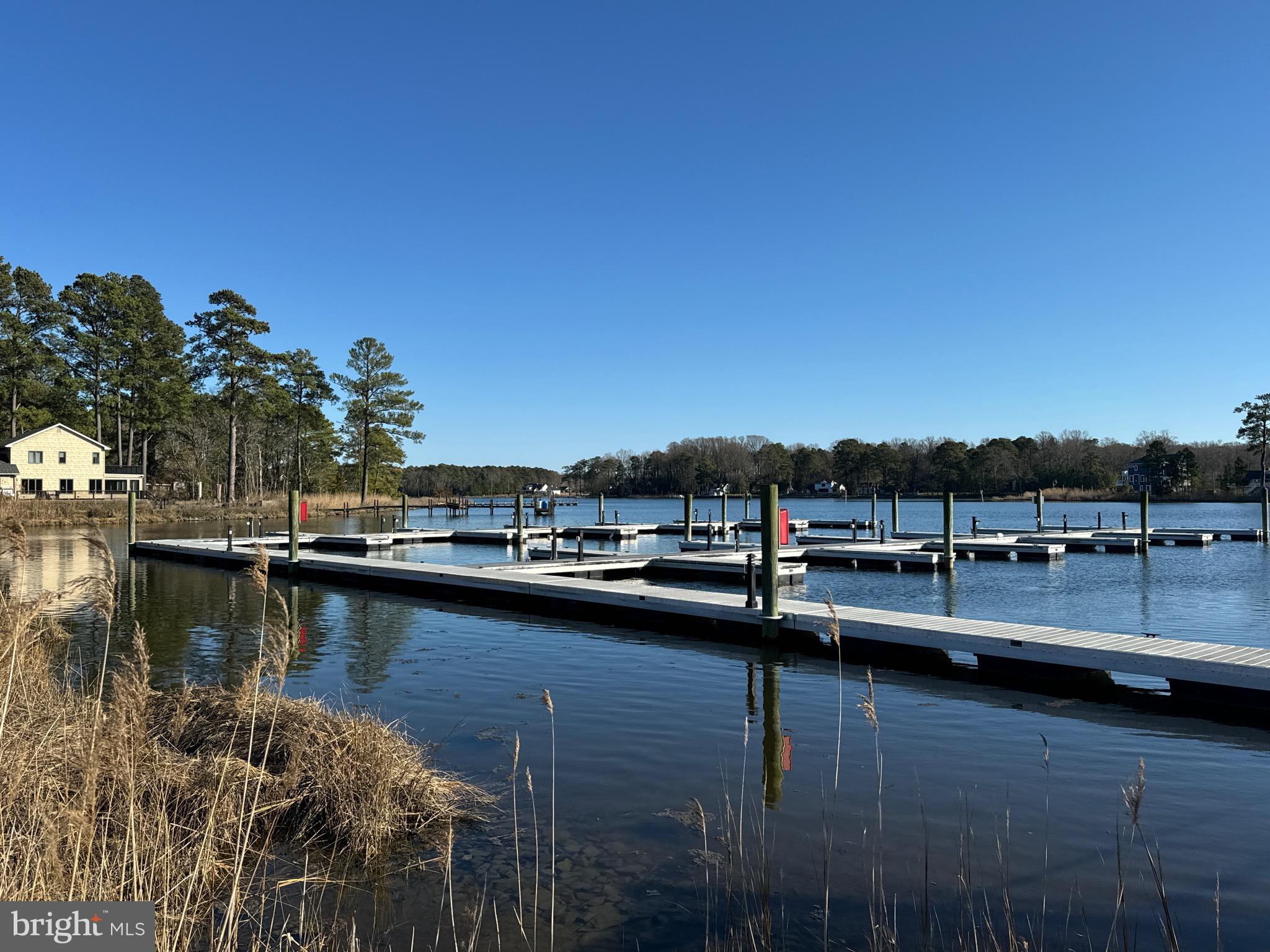 ANGOLA BEACH - Residential