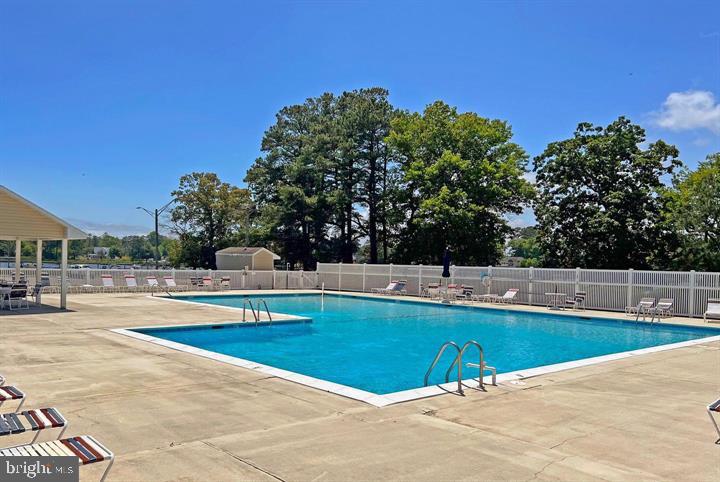 ANGOLA BEACH - Residential