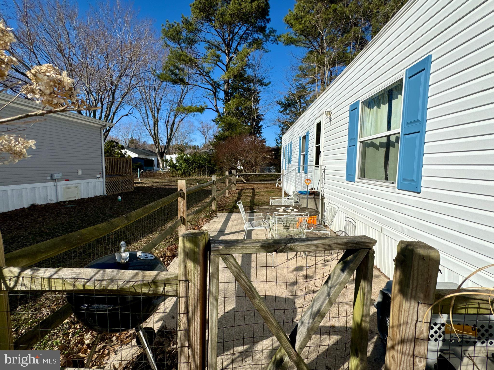 ANGOLA BEACH - Residential