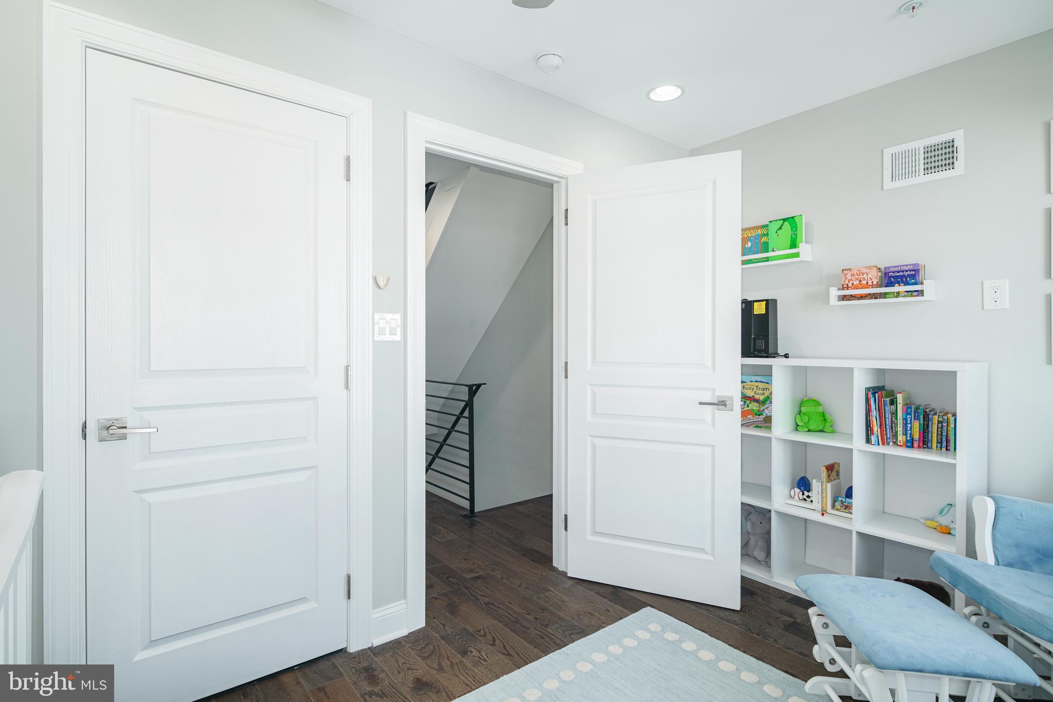 POINT BREEZE - Residential