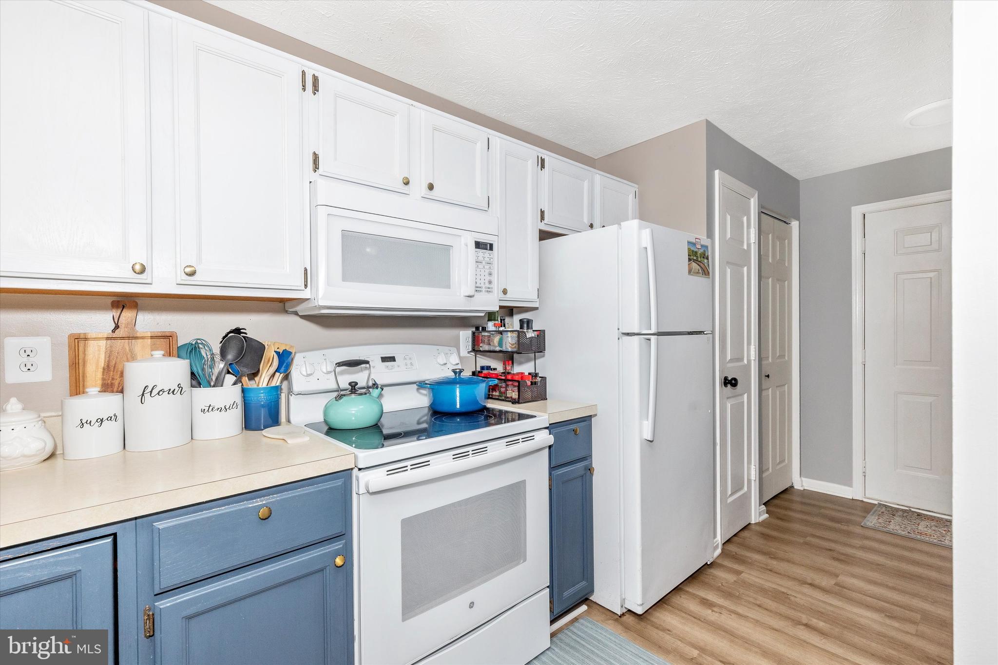 AVONDALE CONDOMINIUM - Residential