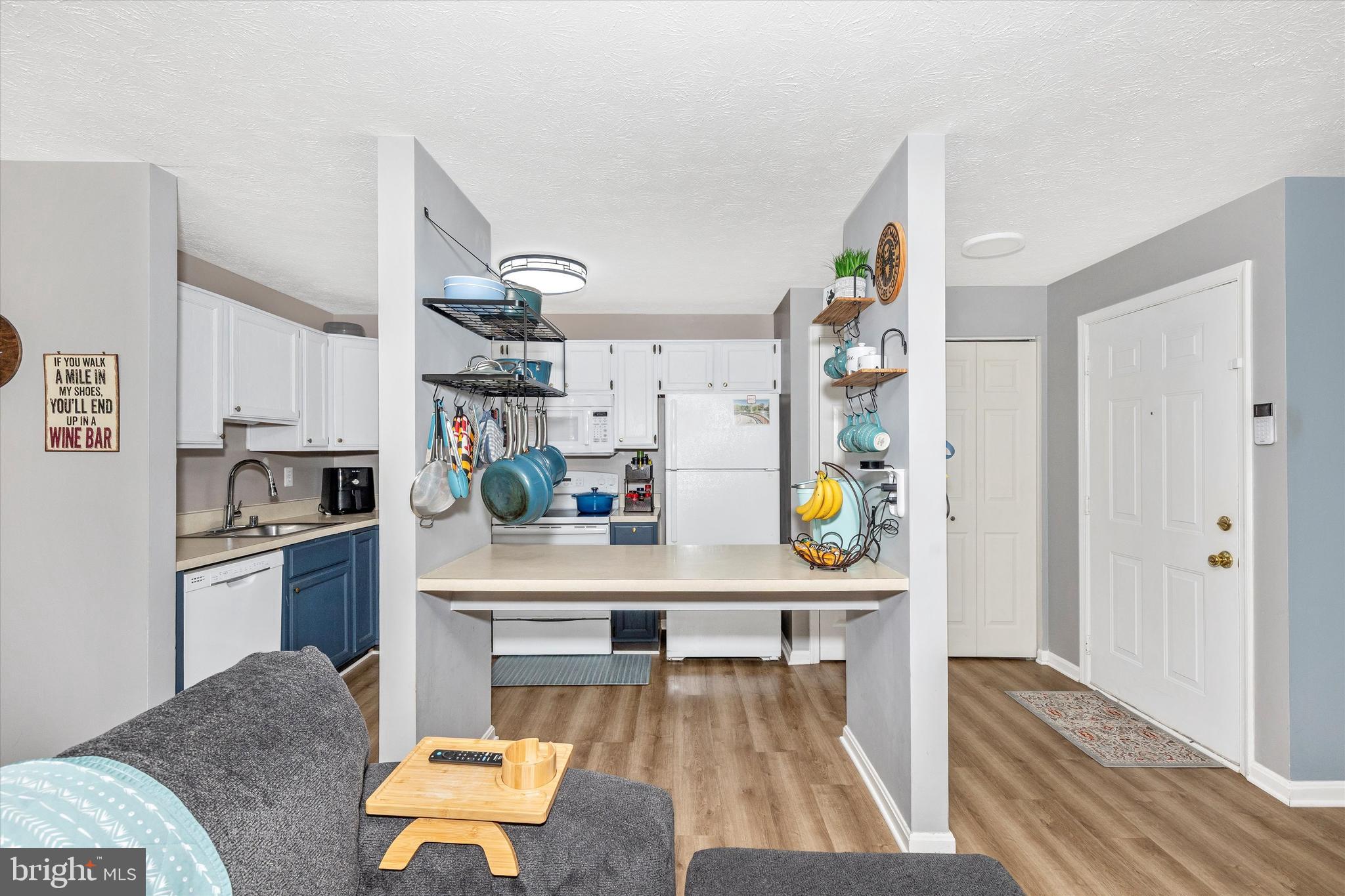 AVONDALE CONDOMINIUM - Residential