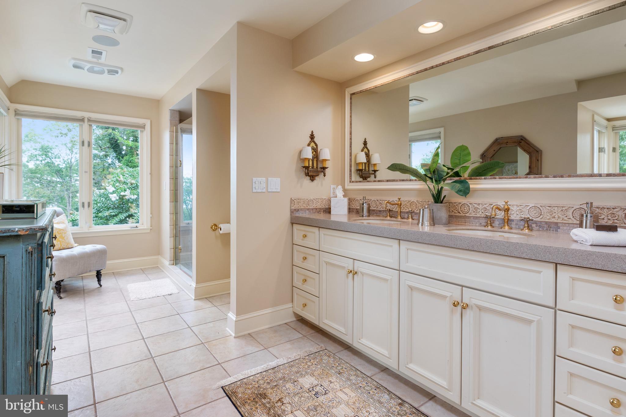 ROUND BAY - Residential